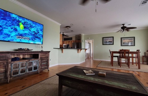 Port O Connor Casa | Location, Location!! Only Steps to Froggies Boat Ramp and Bait dock