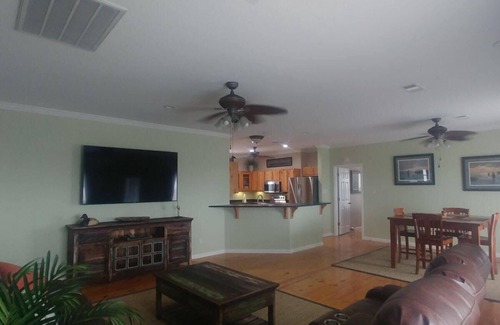 Port O Connor Casa | Location, Location!! Only Steps to Froggies Boat Ramp and Bait dock
