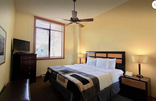 Mammoth Lakes Complejo | ¡Ubicación! Camine hasta la góndola y disfrute de fabulosas comodidades, restaurantes y tiendas