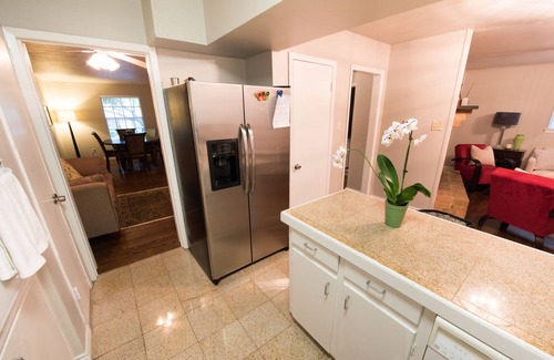 Northeast Dallas Casa | ¡Ubicación! Actualizado con buen gusto 2-2 Lakewood Duplex, 1/2 milla a White Rock Lake