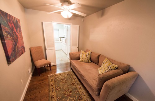 Northeast Dallas Casa | ¡Ubicación! Actualizado con buen gusto 2-2 Lakewood Duplex, 1/2 milla a White Rock Lake