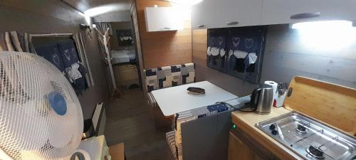 Waldighofen Chalet De Esquí | location type gîte, chambre d'hôte, meublé de tourisme dans joli petit chalet typique et ou jolie roulotte type bohème