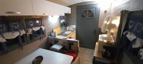 Waldighofen Chalet De Esquí | location type gîte, chambre d'hôte, meublé de tourisme dans joli petit chalet typique et ou jolie roulotte type bohème