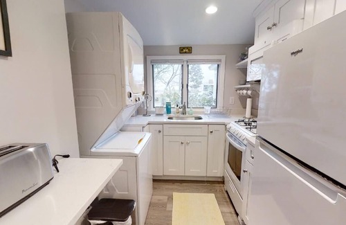 Barnstable County Apartamento | Location - Walk to Beach - Pool Access - Waterviews