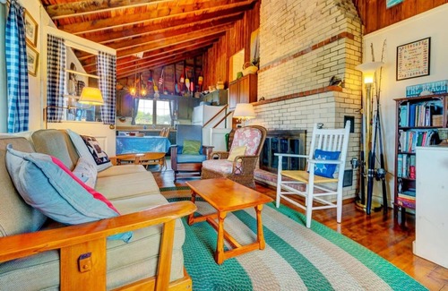 Wellfleet Cabaña | Ubicación, ubicación! Waterfront- Beachfront Cottage