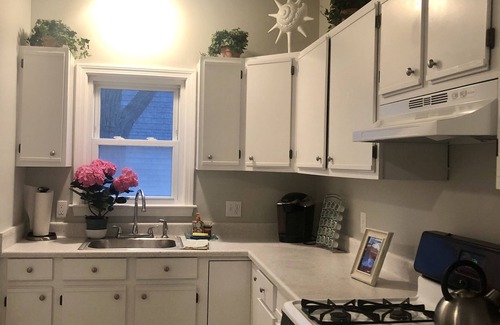 Plymouth Condominio | LOCATION! Waterfront Retreat in historic downtown Plymouth
