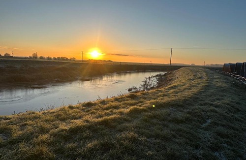 Skegness Villa | 6 bedroom private farmhouse on The river