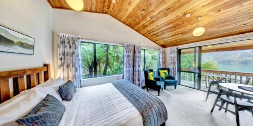 Lochmara Bay Cabina | Lochmara Lodge - 20mins by boat from Picton