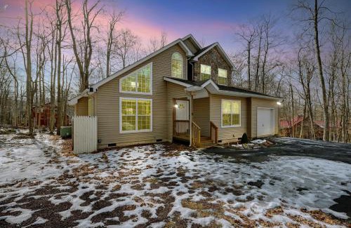 Locust Lake Village Casa | Locust Lake Livin Hot Tubfire Pitskiingpets