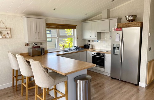 Runswick Bay Cabaña | LODGE 18 - THE PINES, pet friendly, with a garden in Runswick Bay