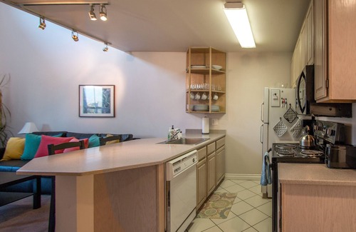 Hood River Condominio | Lodge 27 Roomy Condo with Gear Storage Onsite by RedAwning
