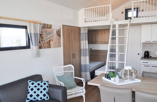Municipality of Hellevoetsluis Chalet De Esquí | Lodge 4.5 km From the Seaside Town of Rockanje