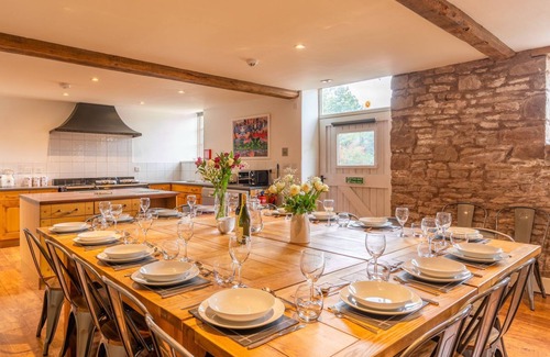 Lydney Casa | Lodge Barn, Forest of Dean - sleeps 18 guests in 9 bedrooms