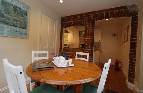 Spixworth Cabaña | Lodge Cottage - stunning garden, woodland walks near Norwich City & the Broads