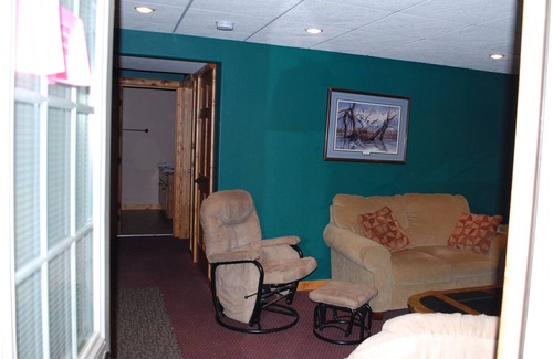 Webster Cabina | LODGE in Webster HYWY 12 & 25 Located on site with Pereboom Cafe