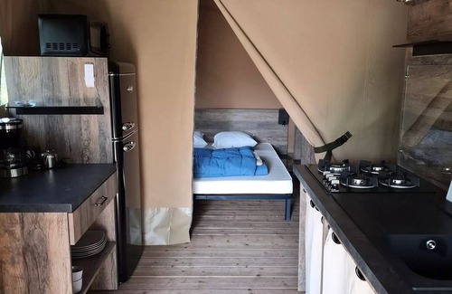 Long Cabina | LODGE LE CAREX Grundstück 16- 2 Schlafzimmer 5 Betten 5 Personen