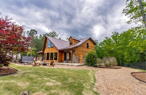 Dawson Cabina | Lodge @ Little River Retreat w/Hot Tub - Sleeps 12