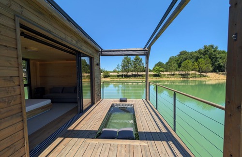 Parcoul-Chenaud Alquiler De Eote | Lodge on the water in Dordogne