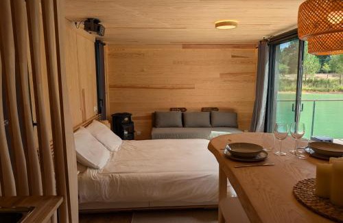 Parcoul-Chenaud Alquiler De Eote | Lodge on the water in Dordogne