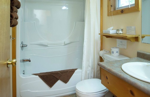 Annapolis Subdivision D Cabina | Lodge room at Mersey River Chalets