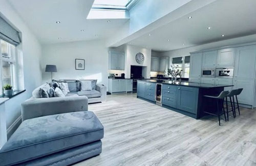 Gateshead Casa | Lodge - Sleeps 18, pet friendly & free parking