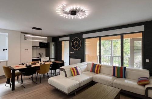 Cauterets Apartamento | Lodge spacieux 8 pers, 3 parkings, à 10 min du centre-ville - FR-1-234-323