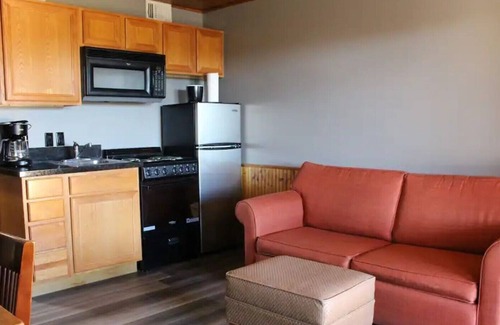 Canyon Lake Cabina | Lodge Suite Downstairs W/ Deck - 104