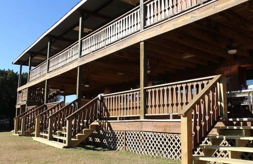 Canyon Lake Cabina | Lodge Suite Downstairs W/ Deck - 106