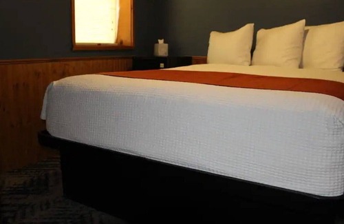 Canyon Lake Cabina | Lodge Suite Upstairs W/ Balcony - 206