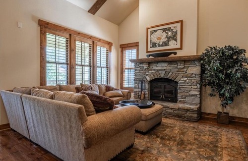 Mammoth Lakes Casa | Lodges 1112 - 3 Bed townhome with Loft