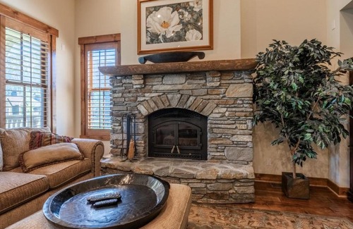 Mammoth Lakes Casa | Lodges 1112 - 3 Bed townhome with Loft