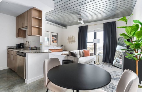 Midtown Apartamento | Lodgeur | Vibrant & stylish studio loft | Midtown