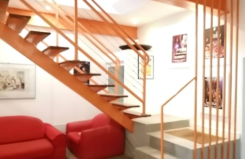 Le Peyrat Casa | lodging in an art gallery in Cathar country