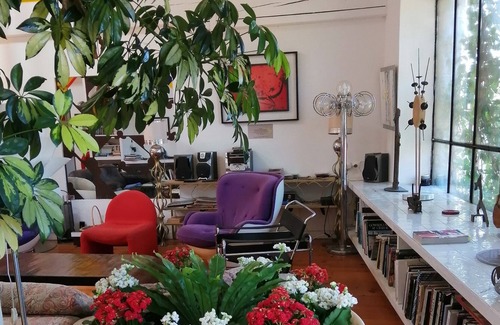Le Peyrat Casa | lodging in an art gallery in Cathar country
