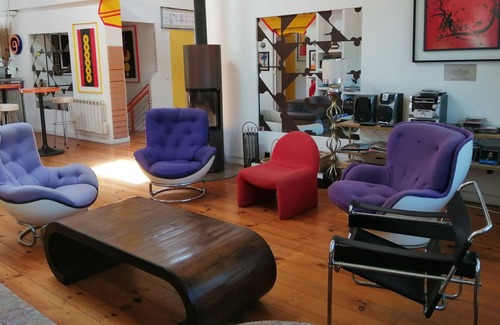 Le Peyrat Casa | lodging in an art gallery in Cathar country