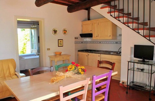 Montaione Apartamento | Lodging in central Tuscany,pool,children pool,Aircon,ideal for families, sleep 5