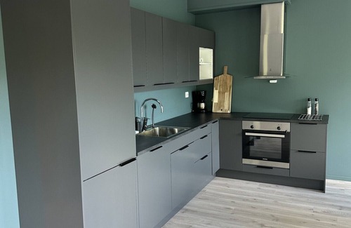 Loen Apartamento | Loen Panorama in Stryn, outdoor hot tub with fjord and mountain views
