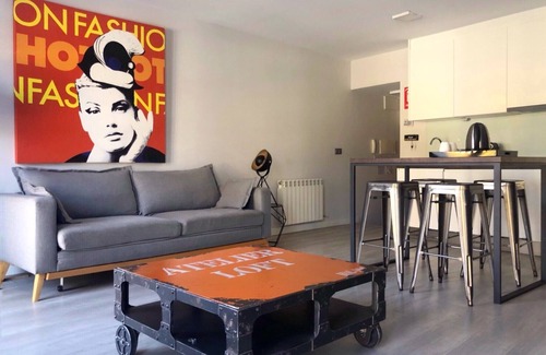 Burgos Apartamento | Loft a 100 metros de La Catedral. Fácil aparcamiento. WIFI