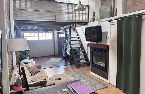 San Anselmo Casa | Loft Apartment walkable to downtown Fairfax and San Anselmo