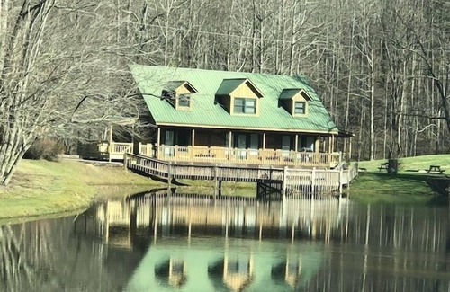 Rabun Gap Casa | Loft Cabin With Queen Sleeper Sofa And Spacious Deck