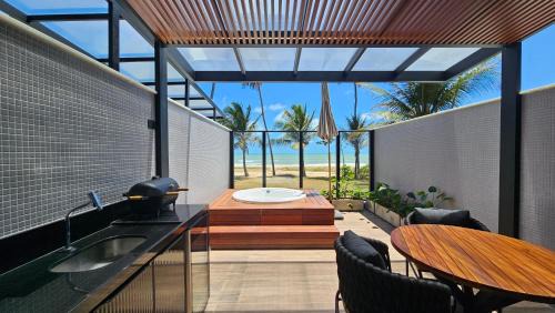 Jardim Oceania Apartamento | Loft com hidromassagem frente mar e pé na areia
