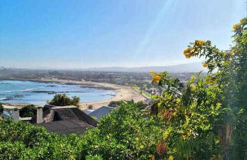 Gordons Bay Central Apartamento | Loft Cottage, sleeps 2. Central and Cozy!