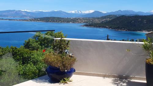 Verghia Apartamento | loft de standing 150 m2 vue mer,de 2 à 6 pers à Mare e Sole Plage d'argent Verghia