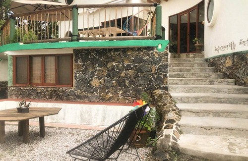 Tepoztlan Apartamento | Loft en la montaña con baño privado, terraza, jardín y vistas panorámicas.