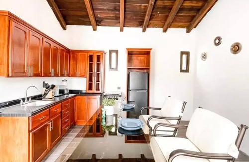 Antigua Guatemala Apartamento | Loft en las cercanías de Antigua con cocina, internet, Netflix, piscina y grill