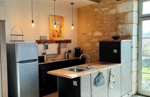 Le Grand-Pressigny Apartamento | Loft in heart of thriving Loire Valley village. Walking & cycling from doorstep