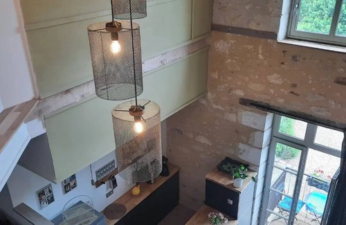 Le Grand-Pressigny Apartamento | Loft in heart of thriving Loire Valley village. Walking & cycling from doorstep