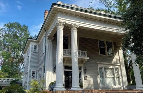 Greater Belhaven Apartamento | Loft in Historic Mims-Dreyfus House in Belhaven