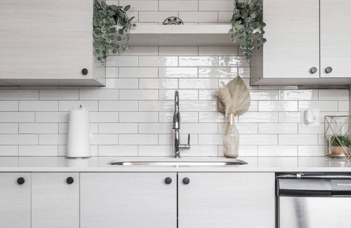 Kansas City Apartamento | Loft in the Rivermarket District! Rooftop access and DT KC views. Walk to City Market, local coffee shops, restaurants, shops or hop on the free streetcar just steps away. Minutes from P&L, T-Mobile, Crossroads, Plaza. 10 min drive to stadiums.