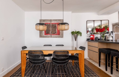 Saint-Germain-des-Pres Apartamento | Loft Living on Luxembourg, by Veeve